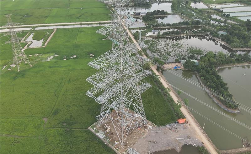Hoàn thành giai đoạn 1 thi công đoạn tuyến đi chung 6 mạch của Dự án đường dây 500/220kV Nho Quan – Phủ Lý – Thường Tín