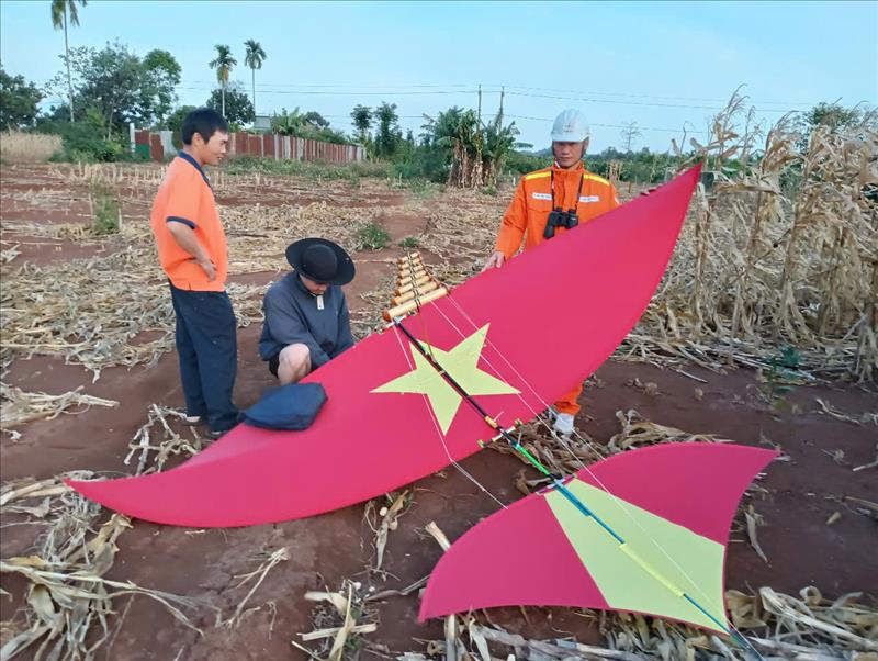CẢNH BÁO NGUY CƠ MẤT AN TOÀN TỪ VI PHẠM HÀNH LANG LƯỚI ĐIỆN TRUYỀN TẢI